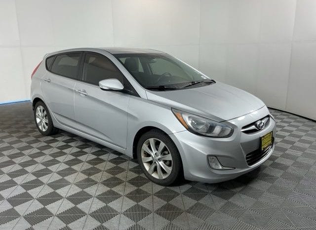 Used 2013 Hyundai Accent SE 4D Hatchback – KMHCU5AE9DU078344 full